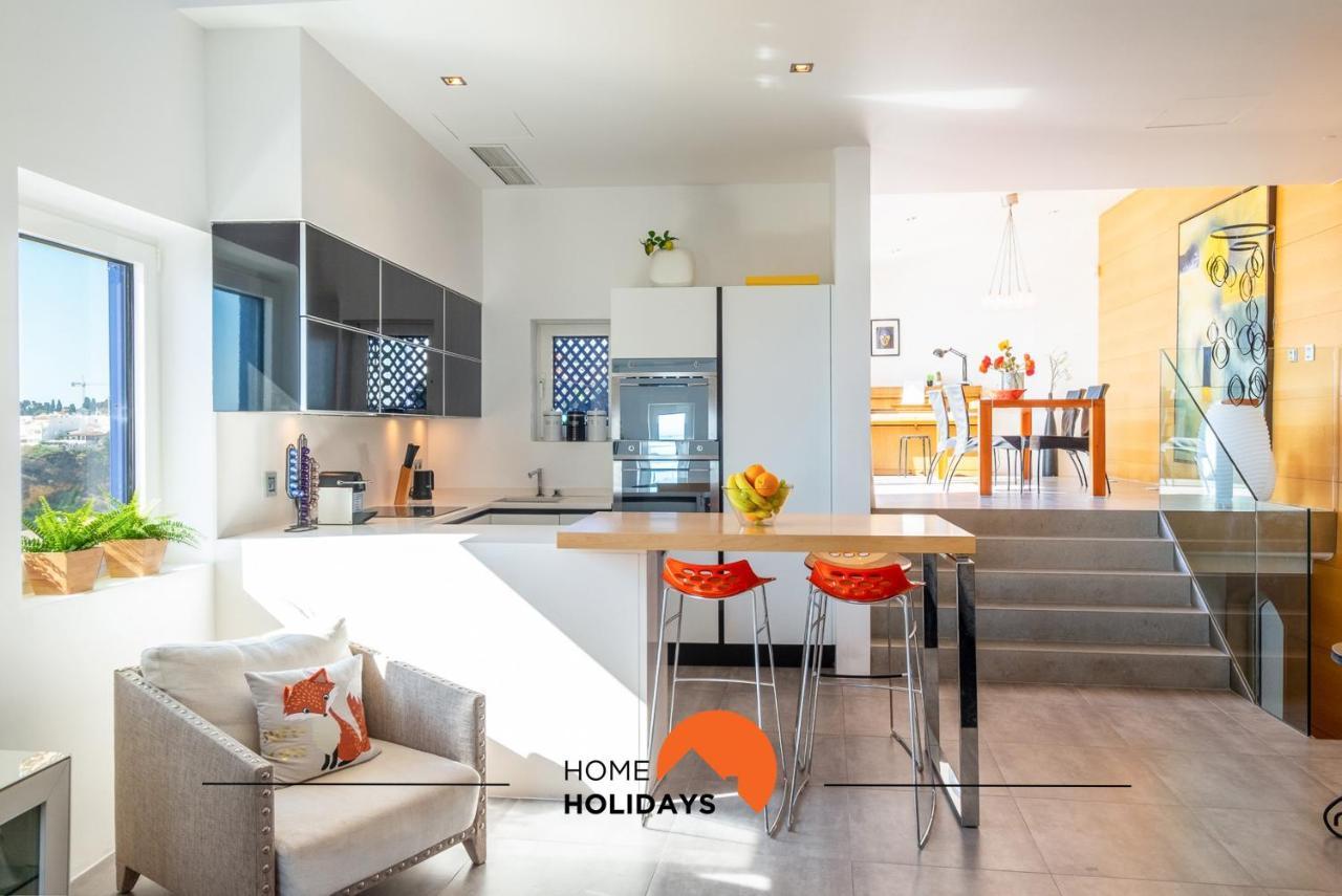 #041 Future House By Holidays