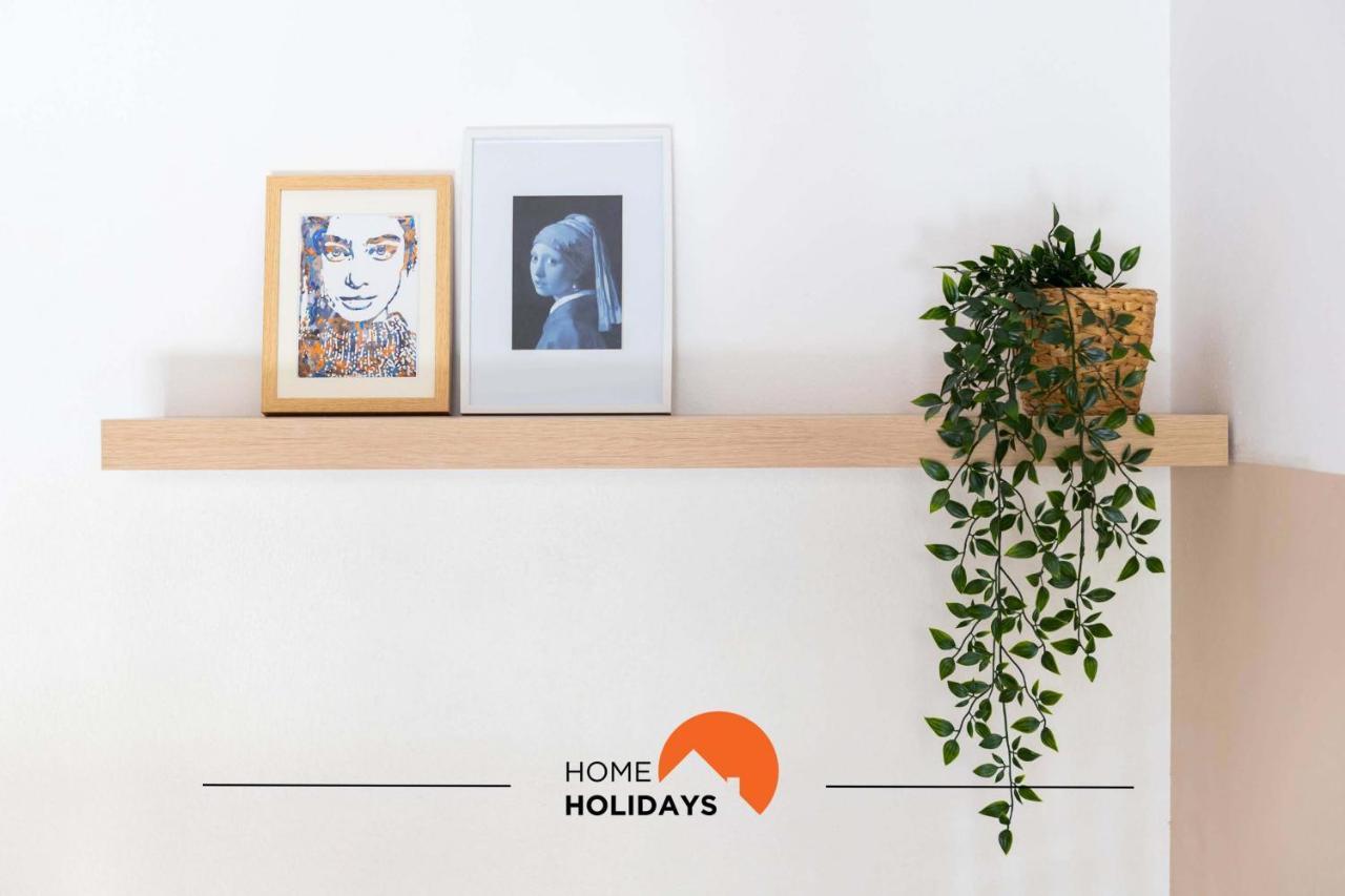 #114 T2 Foxy H By Holidays *