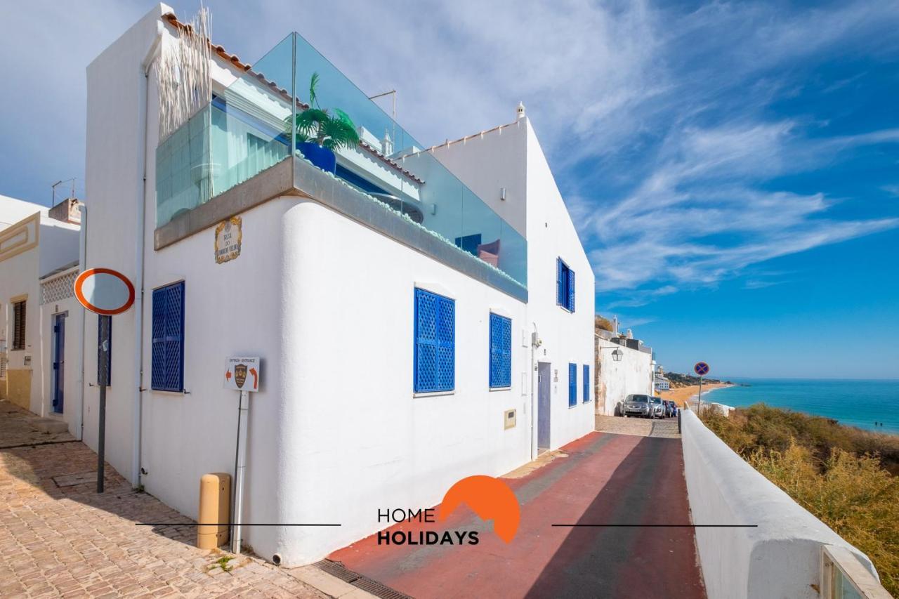 #041 Future House By Holidays Villa *