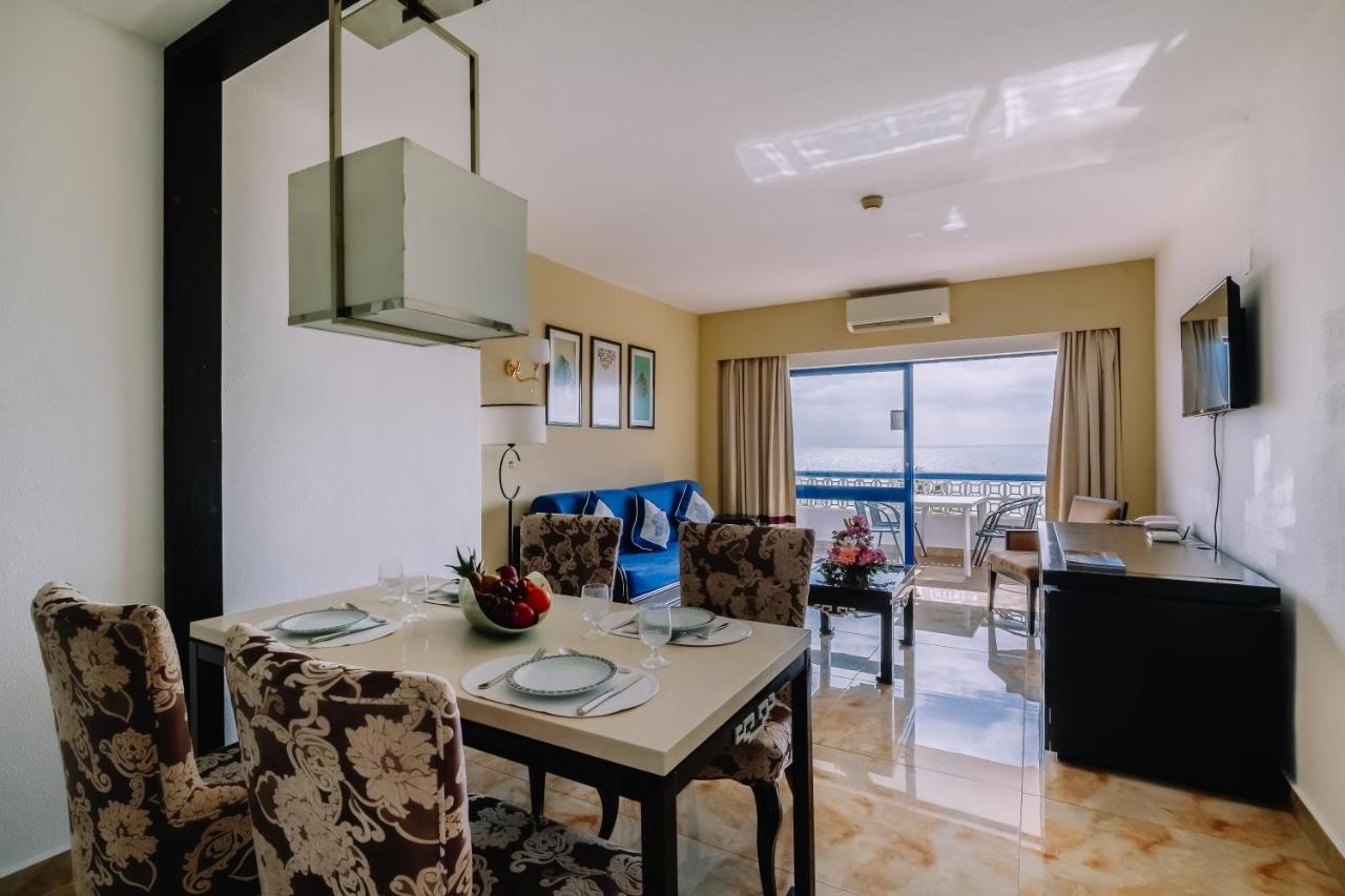 Aparthotel Grand Muthu Oura View Beach Club 5*