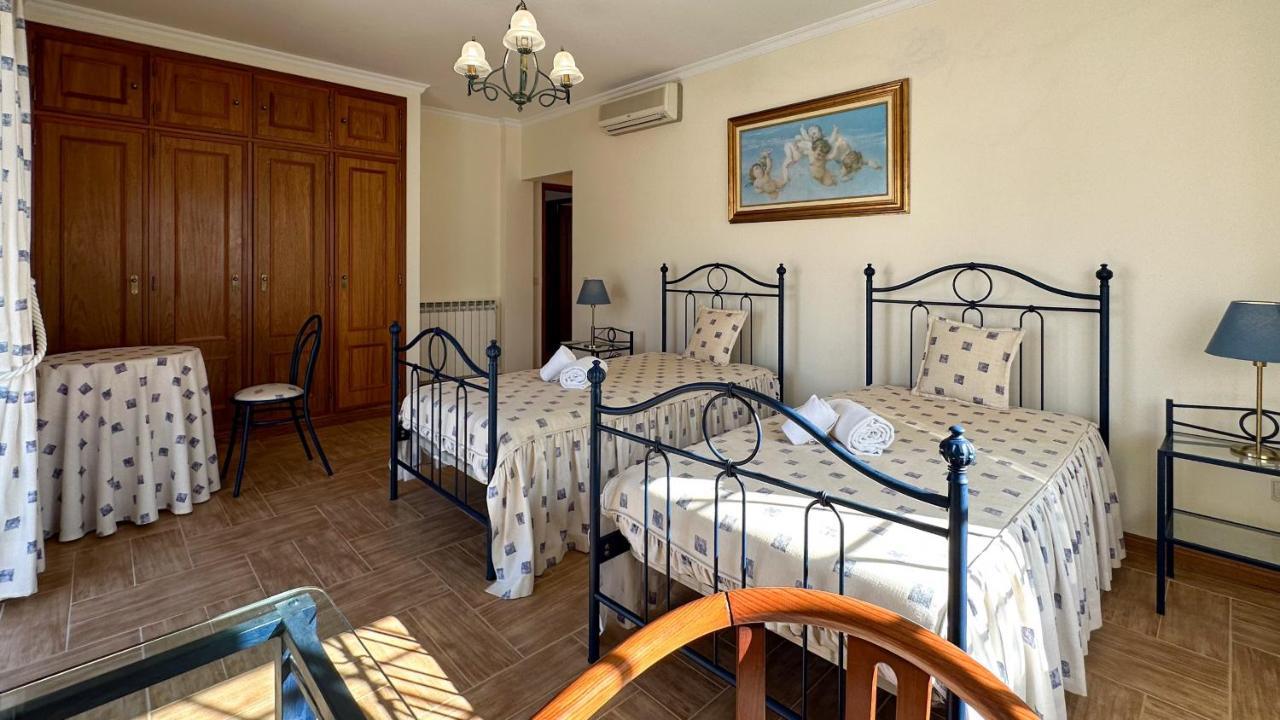 Vivenda Catavento V5 Piscina E 100mt Da Gale Villa