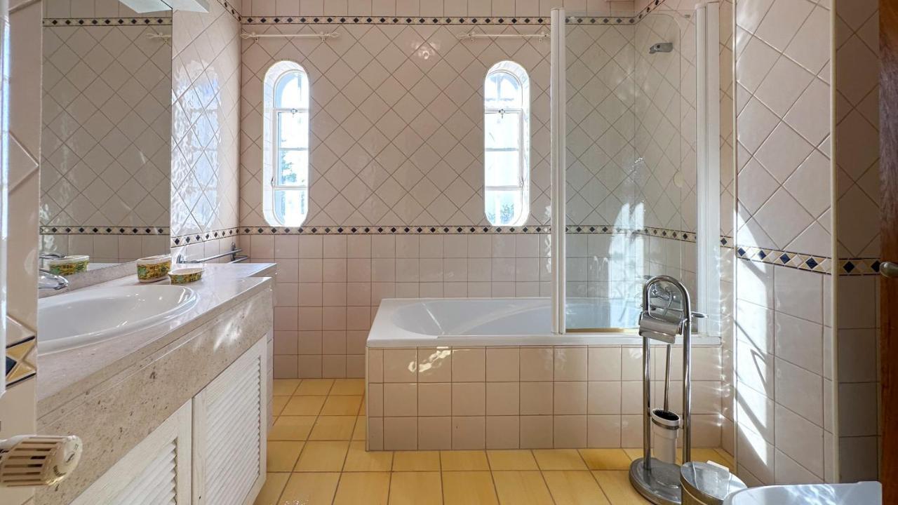 Villa Vivenda Catavento V5 Piscina E 100mt Da Gale