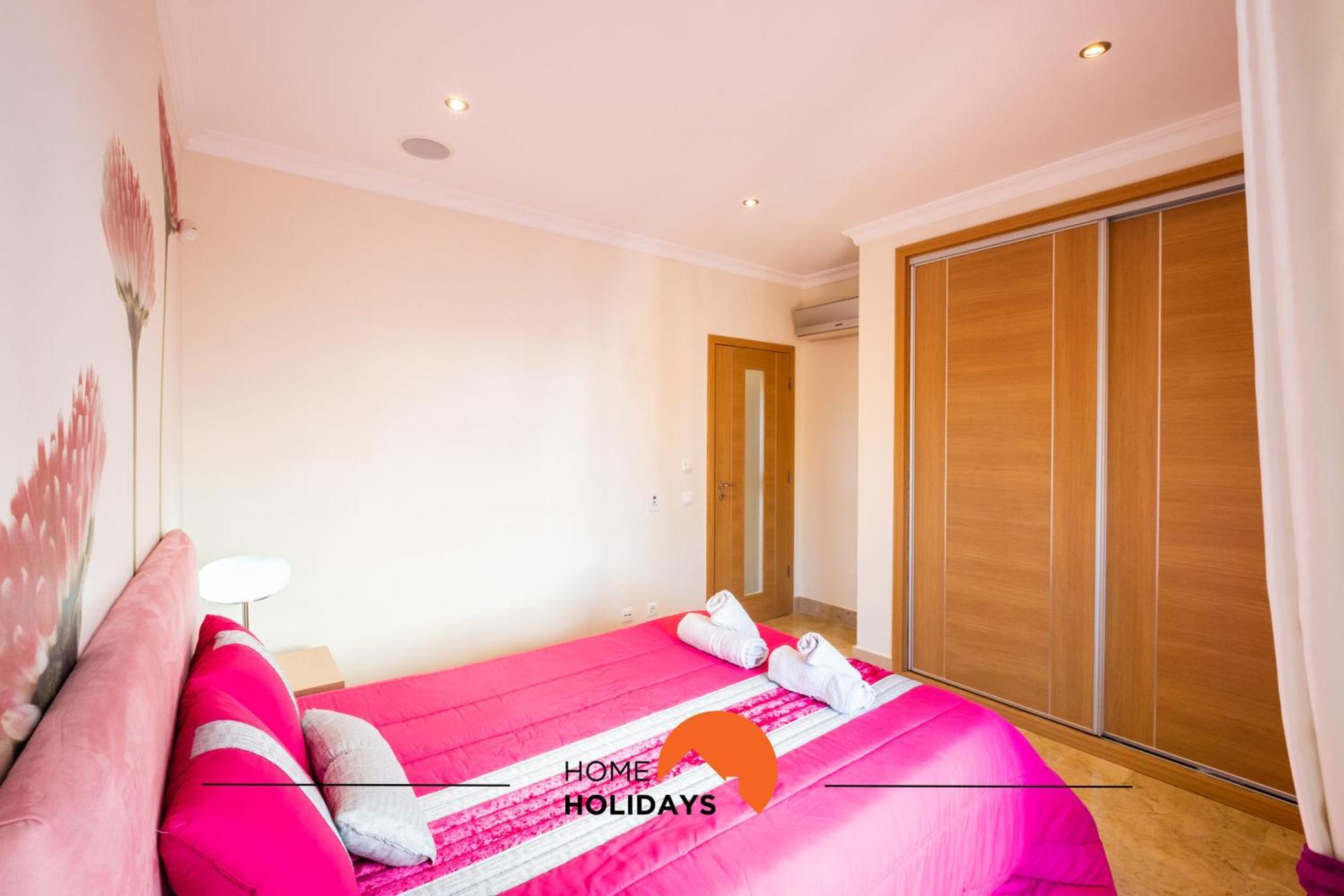 #054 Newtown With Pool, Ac, Private Park, Near Strip Albufeira