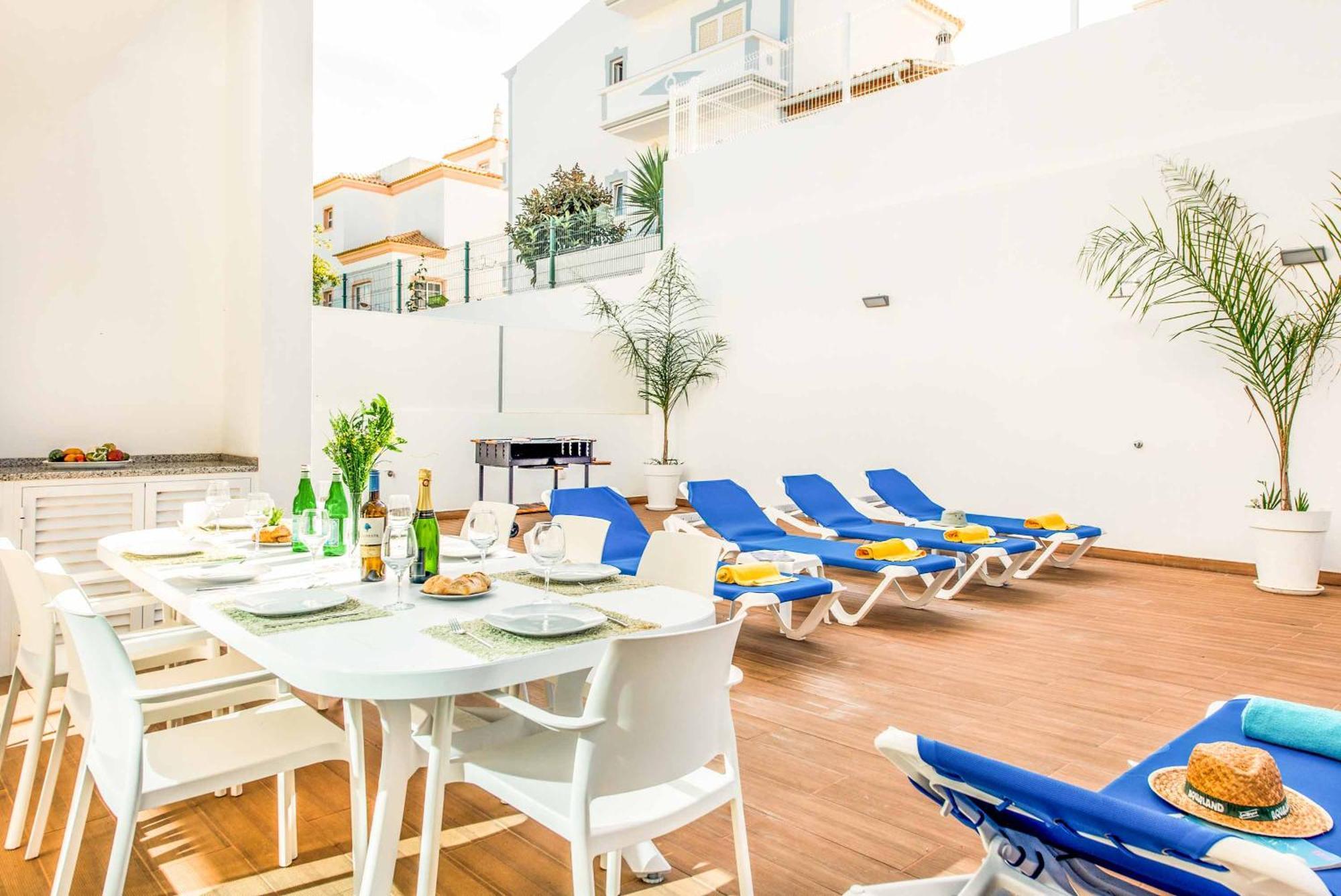 Aventura Villa *