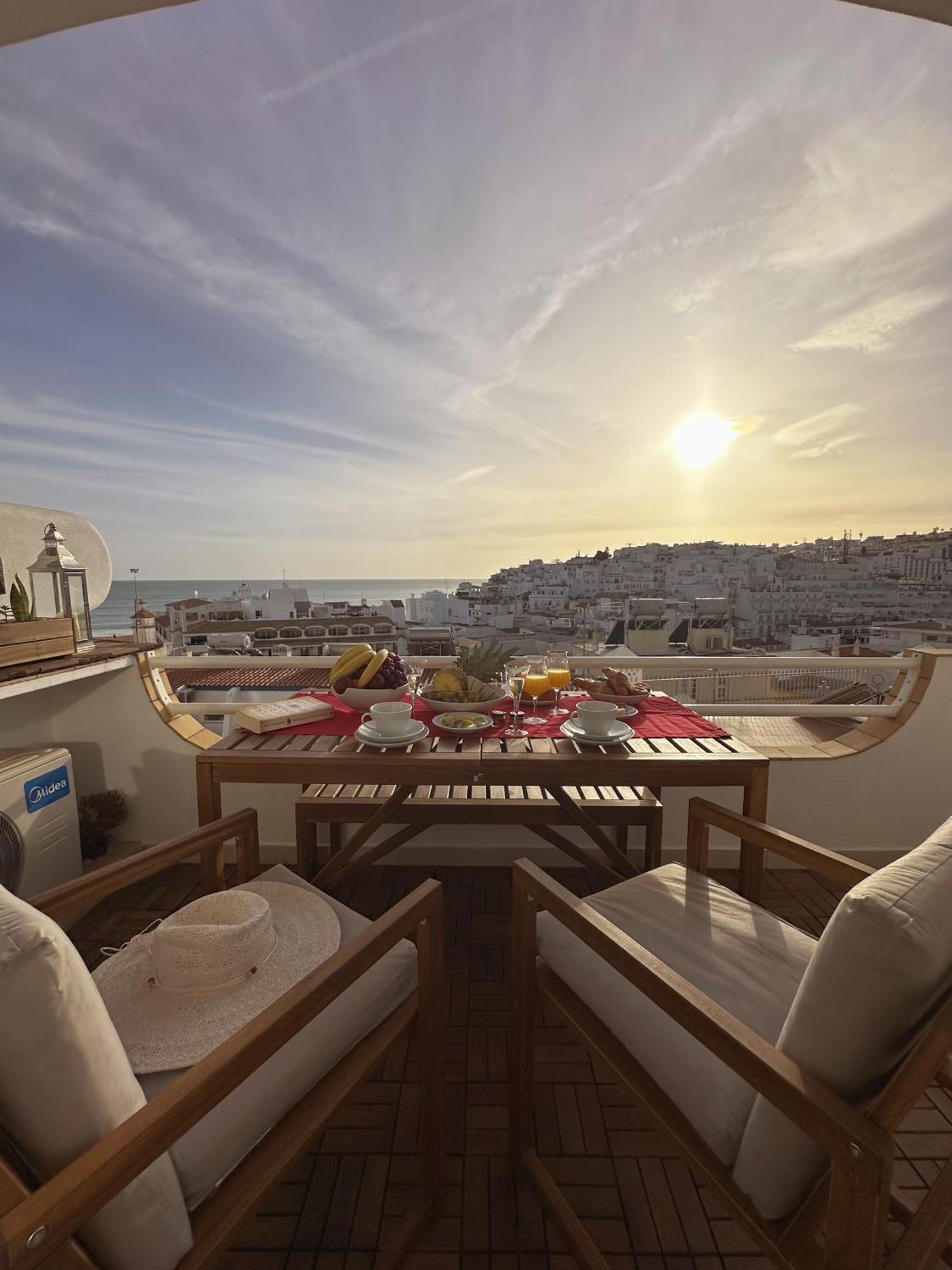 Deluxe Flat By Holidays Apartment *