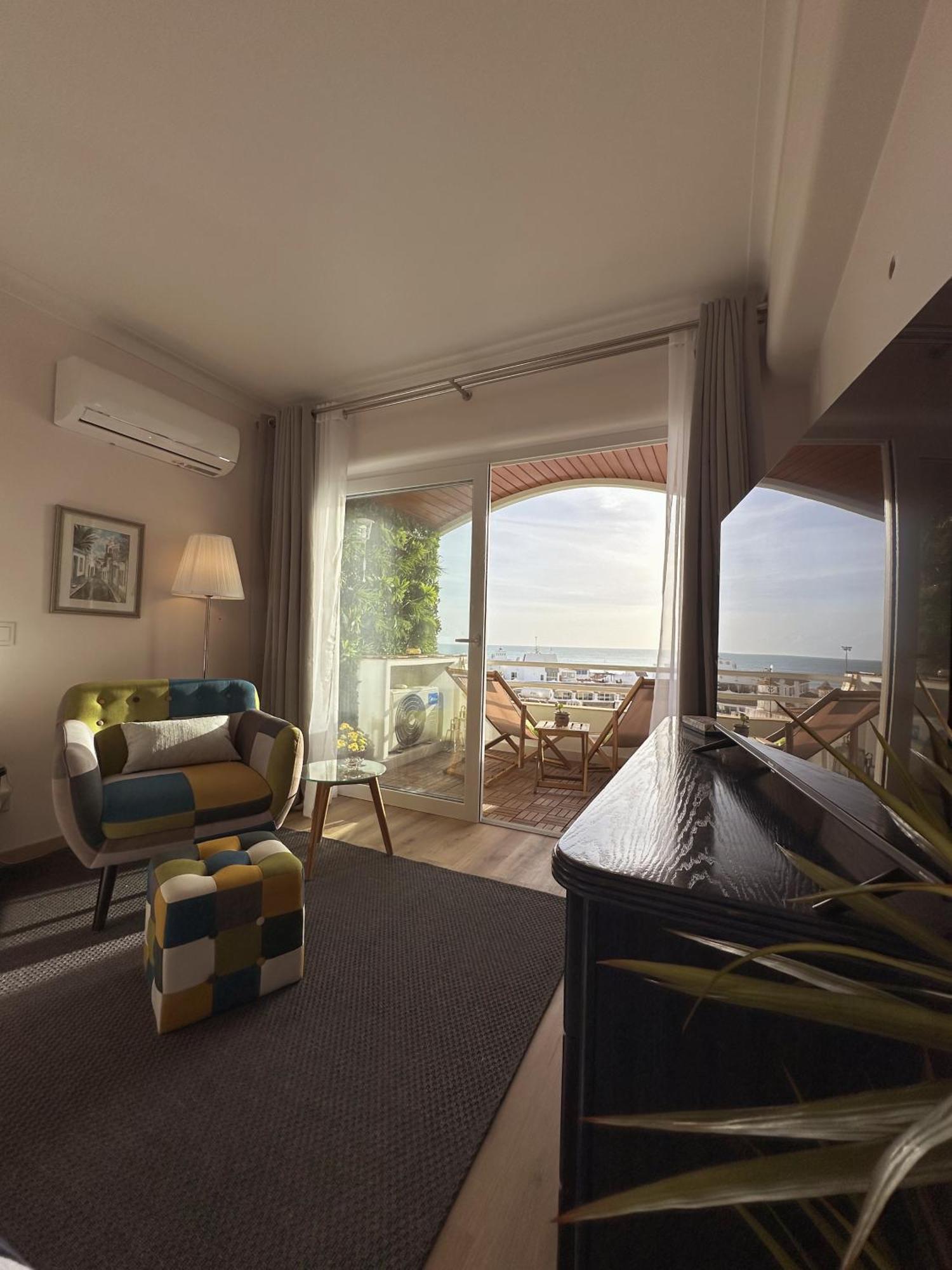 Deluxe Flat By Holidays Apartment *