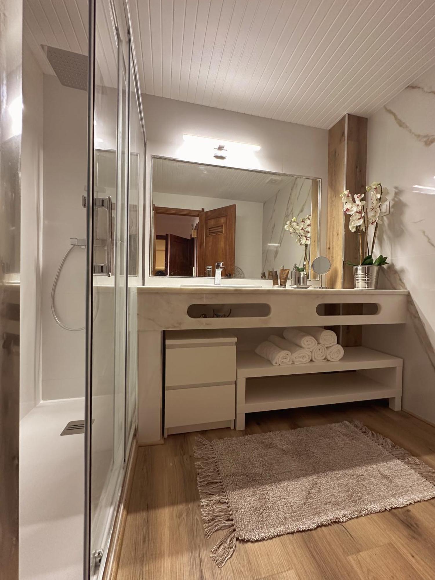 Deluxe Flat By Holidays *