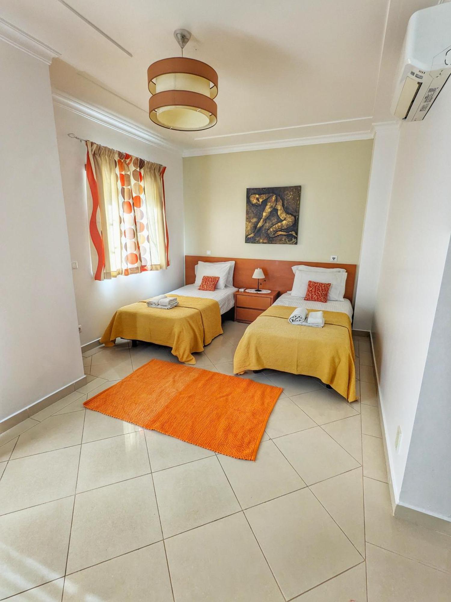 Farm Village- Townhouse 2 Mins From Old Town *