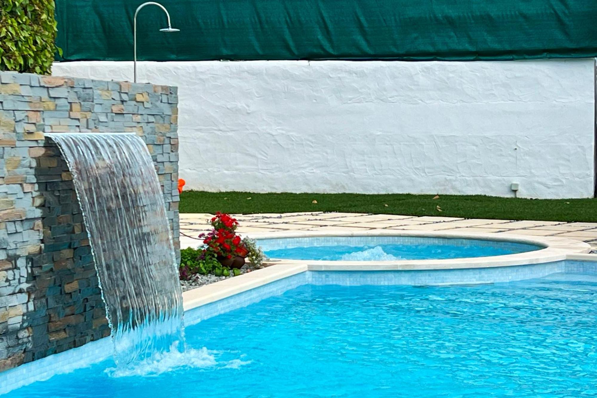 Villa Lotus 2, *
