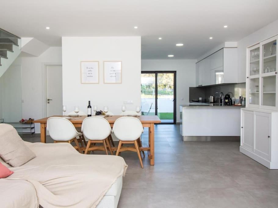 Bonjour House - Sea View & Pool And Garden & Bbq Albufeira