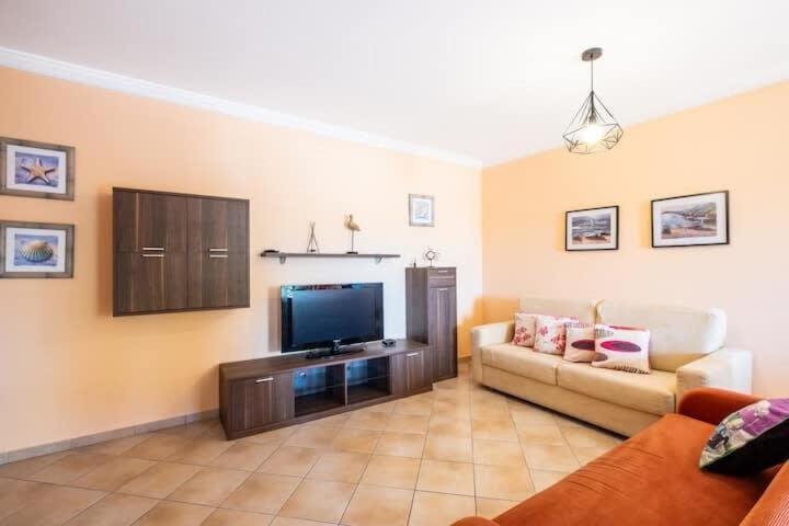 Alfarmar - Pool, Only A Few Minutes Away Holiday home Albufeira
