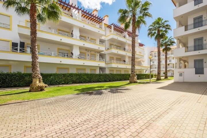 Alfarmar - Pool, Only A Few Minutes Away Albufeira