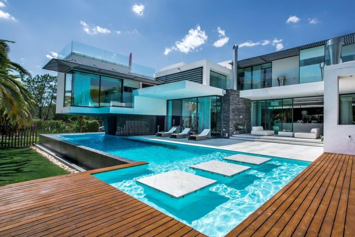 Orla Deluxe Luxury With Geo-thermal Swimming Pool Casa de férias *