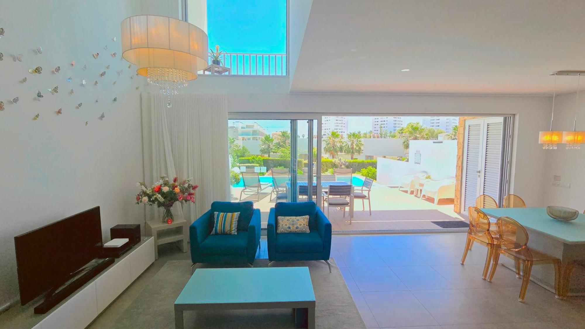 Luxury & Private Heatable Pool In Villa