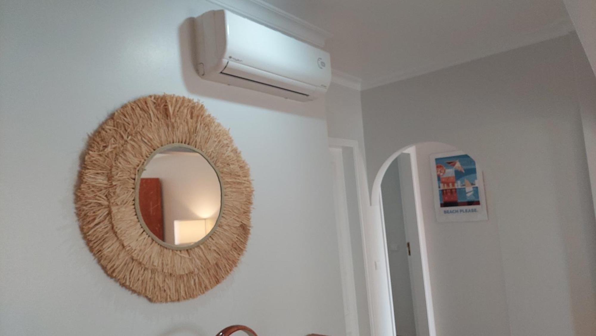 Oura Beachside Retreat: Pool, Wi-fi & Location Apartment