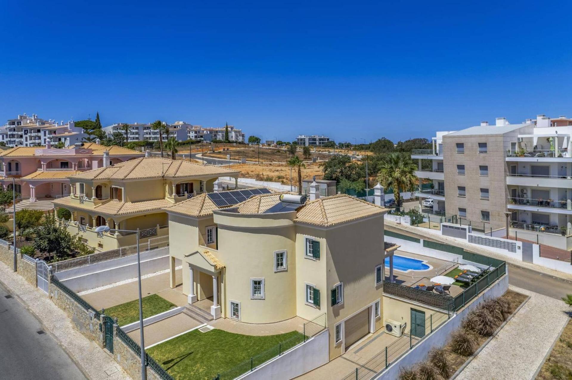 Villa Carvalho By *