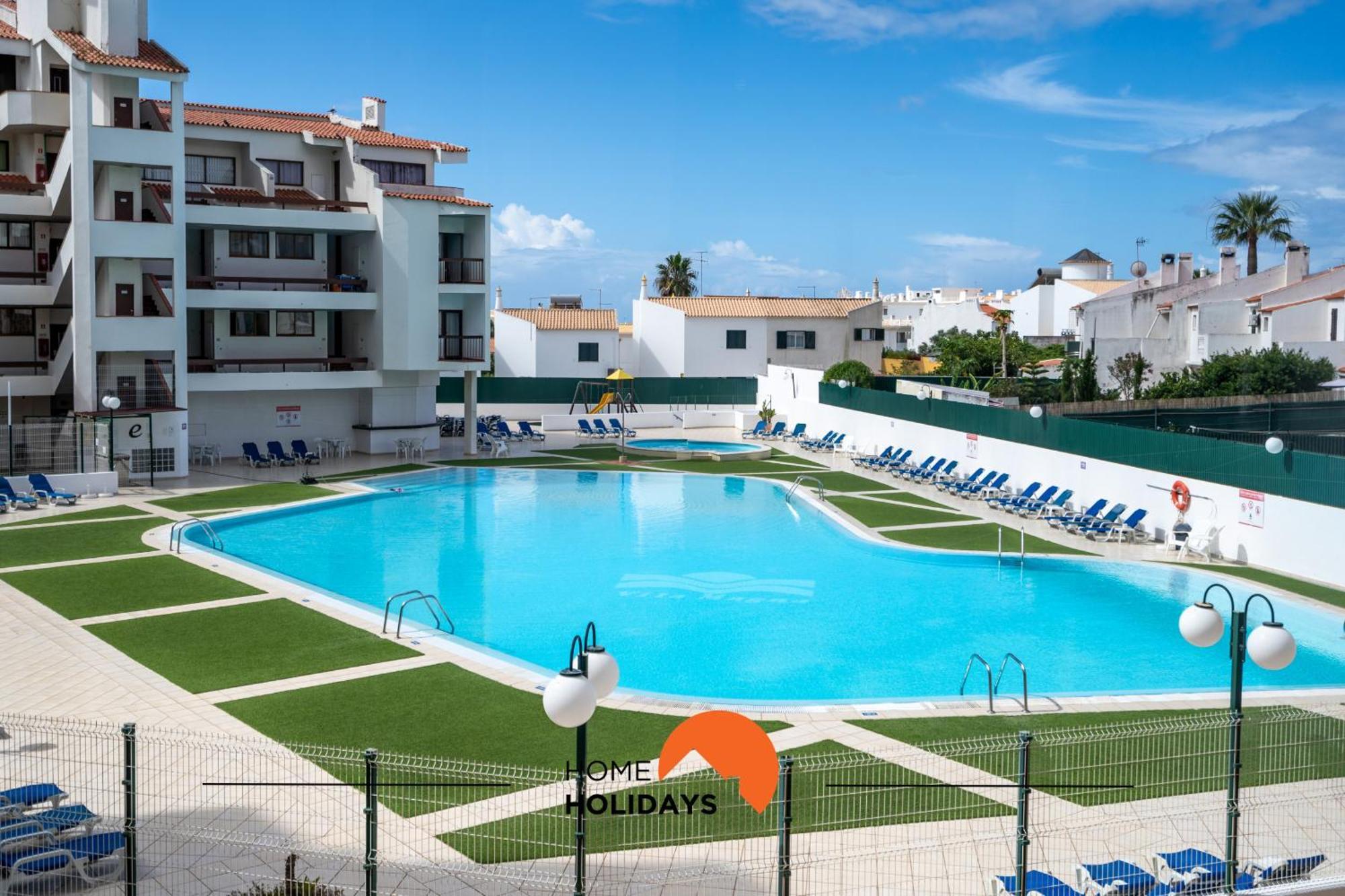 #212 Magna 106b By Holidays Apartment *