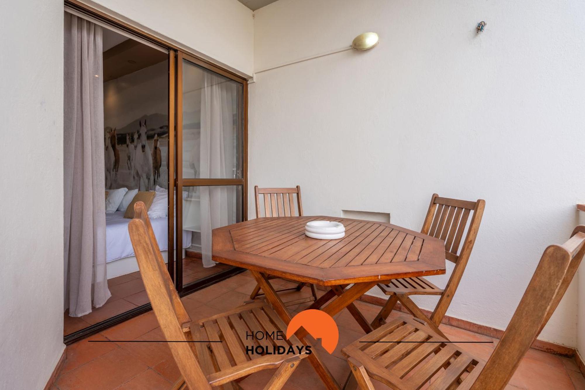#212 Magna 106b By Holidays Apartment