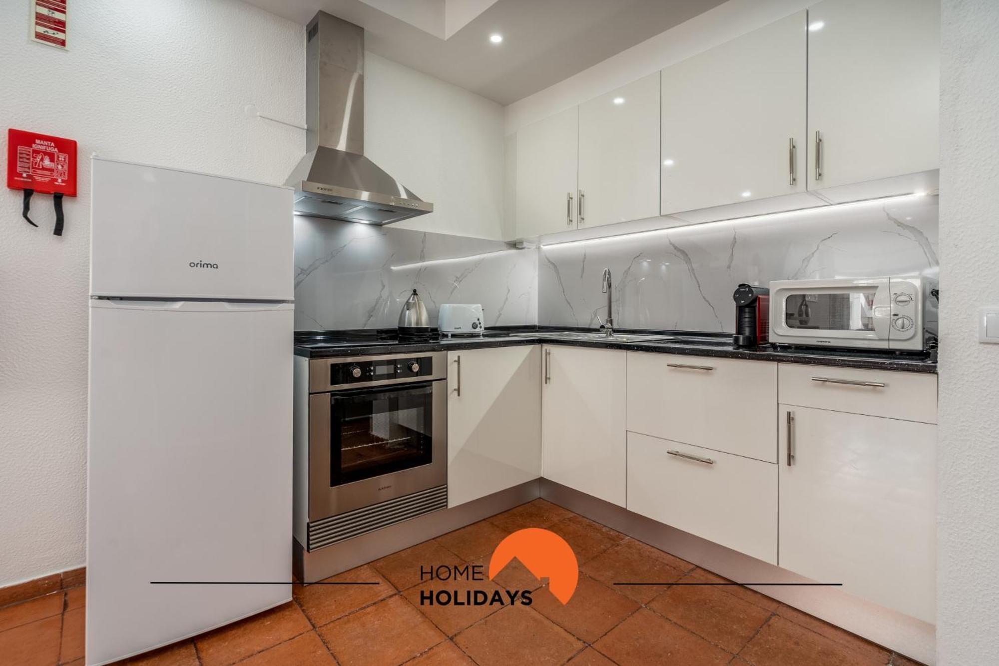 #212 Magna 106b By Holidays *