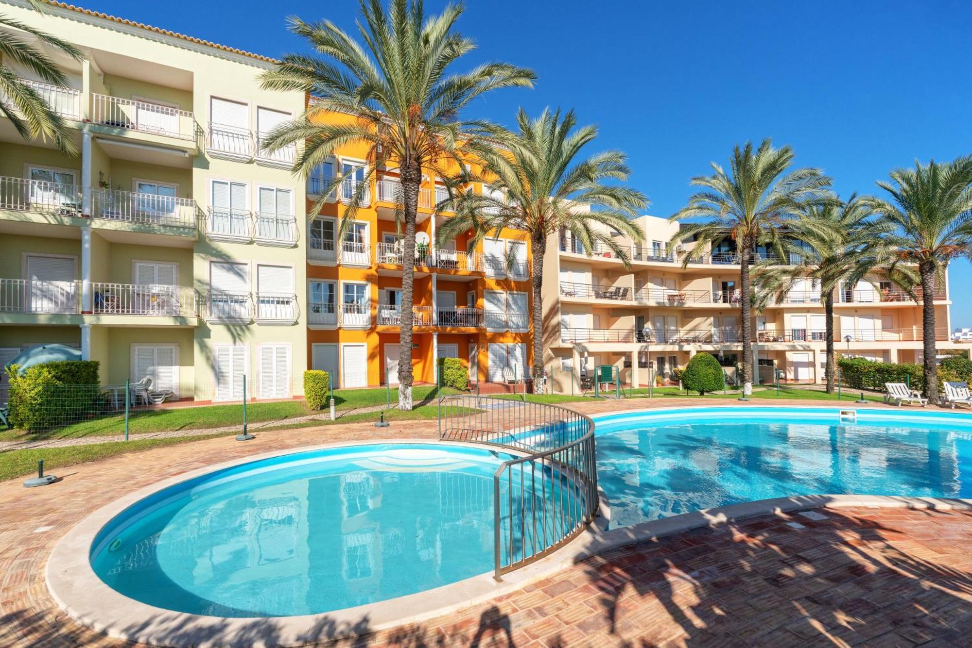 Apartment Homes With Cozy Terrace & 2 Swimming Pools Near The Heart Albufeira