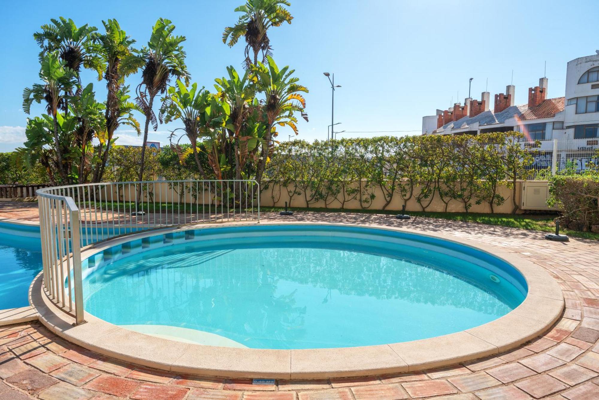 Homes With Cozy Terrace & 2 Swimming Pools Near The Heart Apartment