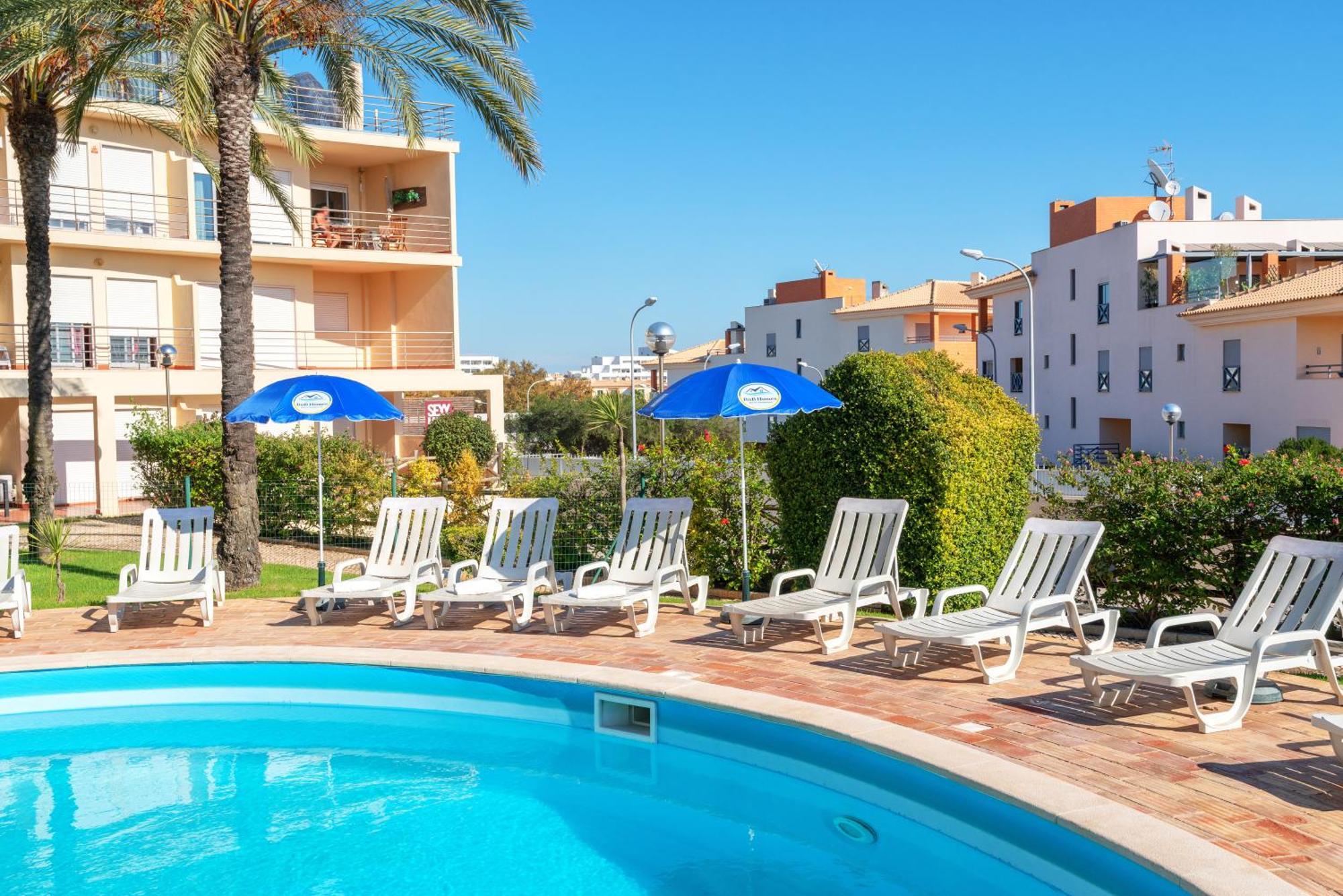 Homes With Cozy Terrace & 2 Swimming Pools Near The Heart Apartment