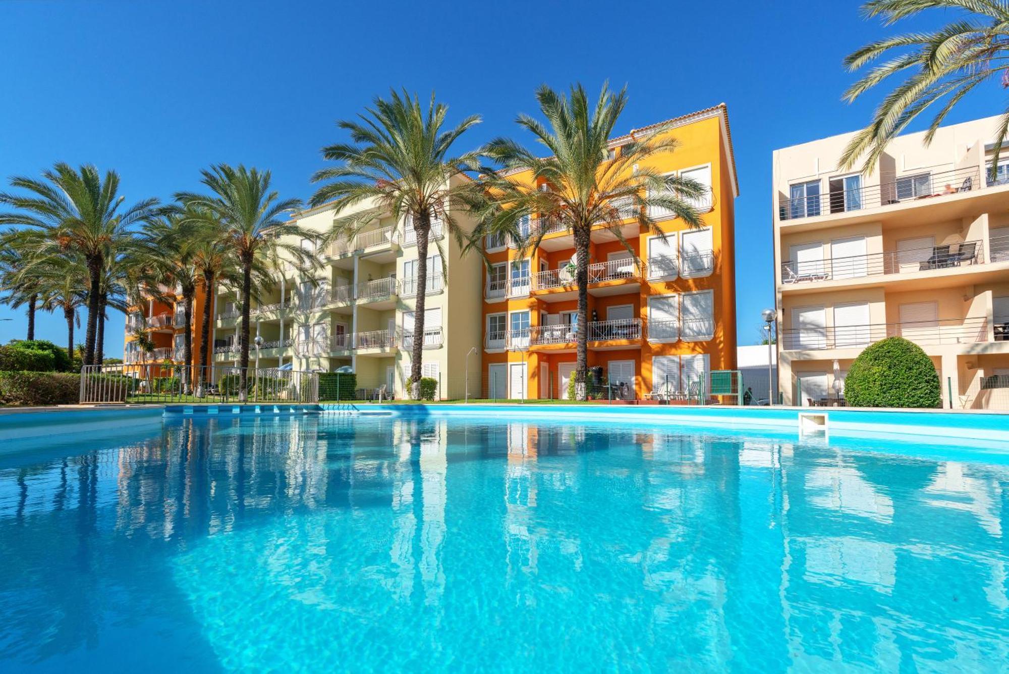 Apartment Homes With Cozy Terrace & 2 Swimming Pools Near The Heart Albufeira