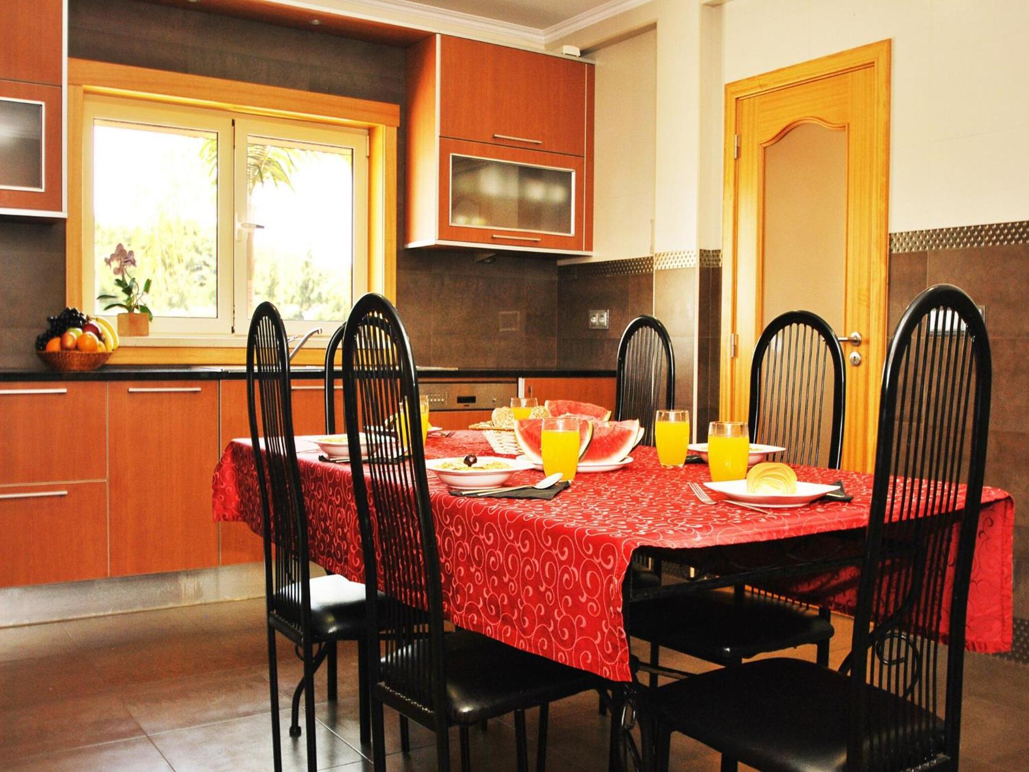 Superb Heatable Pool Villa Albufeira