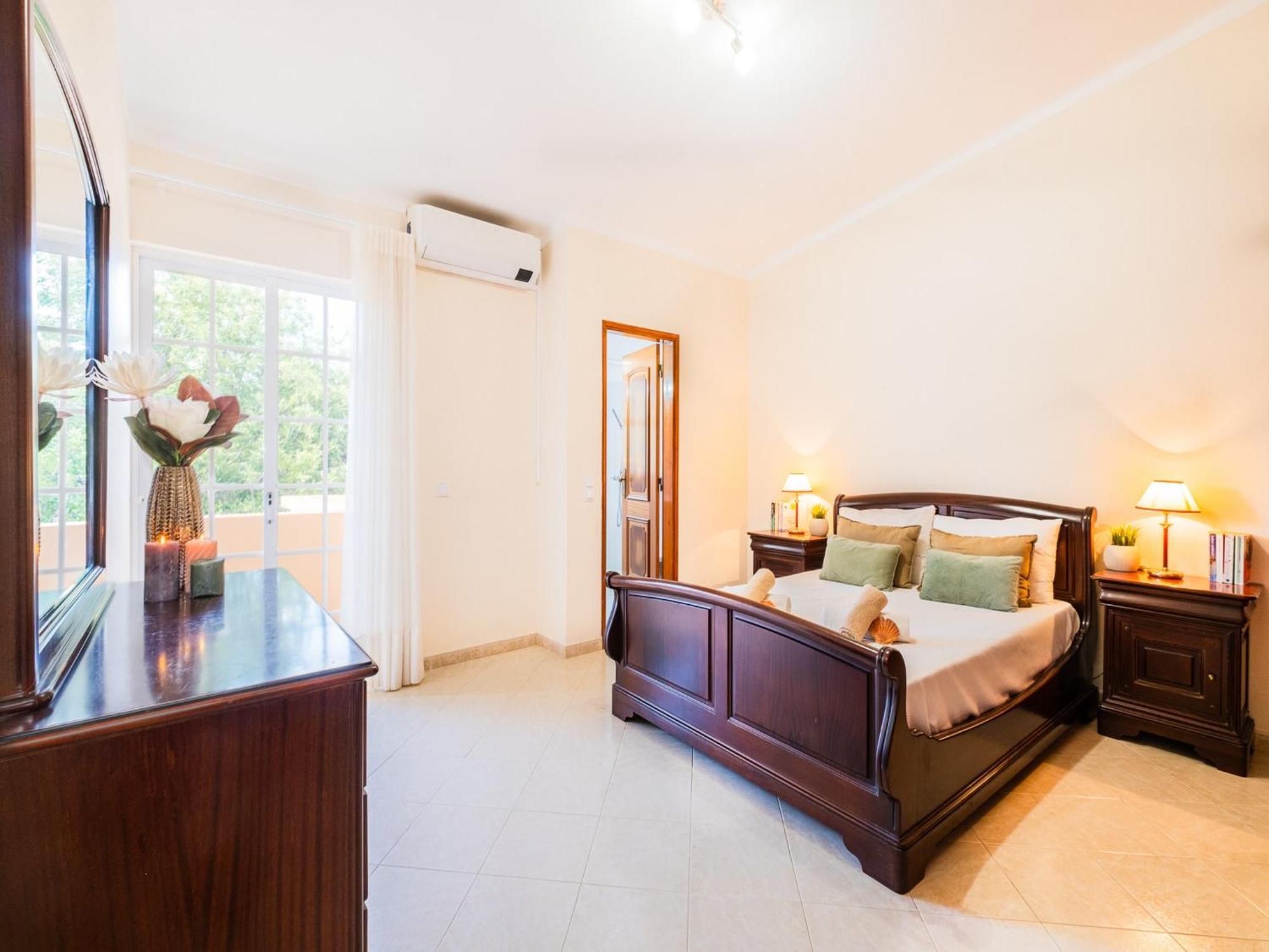 Villa Charming W Private Pool, Wi-fi, A C, Bbq