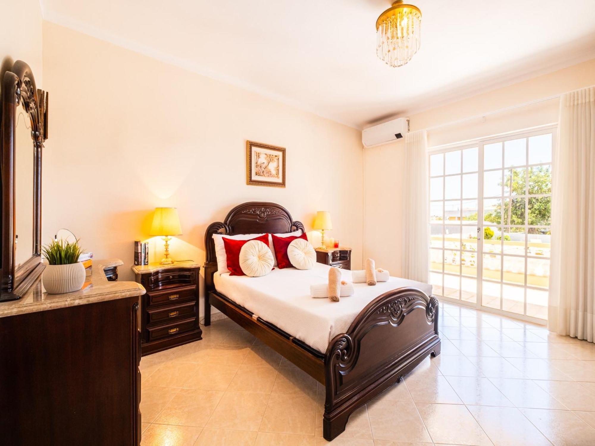 Charming W Private Pool, Wi-fi, A C, Bbq
