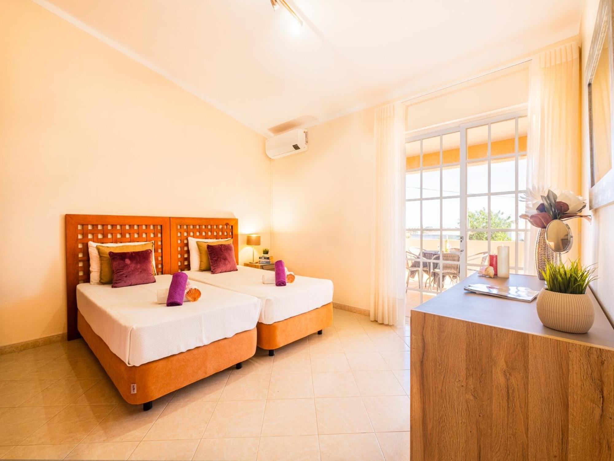 Charming W Private Pool, Wi-fi, A C, Bbq Albufeira