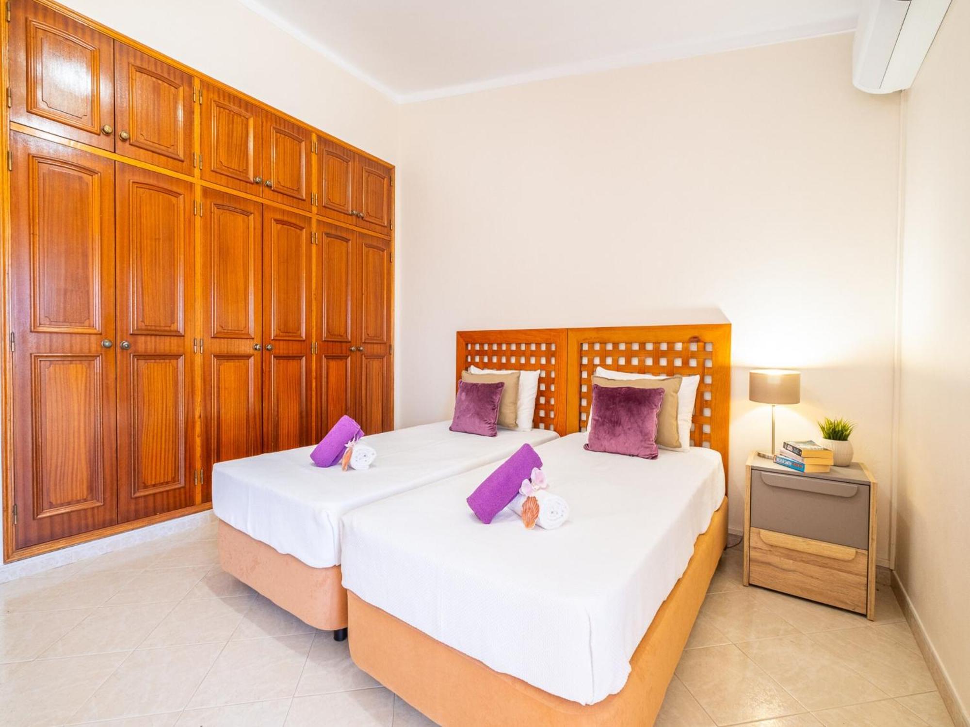 Villa Charming W Private Pool, Wi-fi, A C, Bbq *
