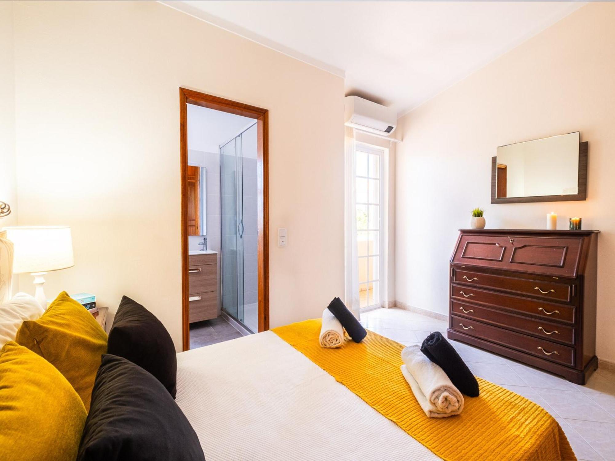 Villa Charming W Private Pool, Wi-fi, A C, Bbq *