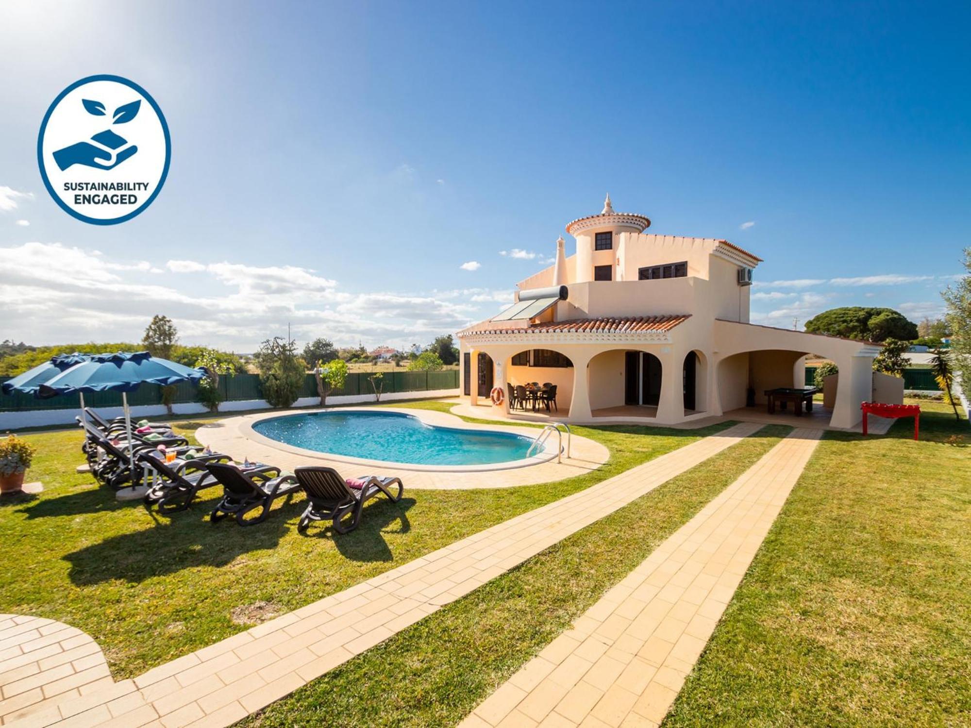 With Heatable Pool