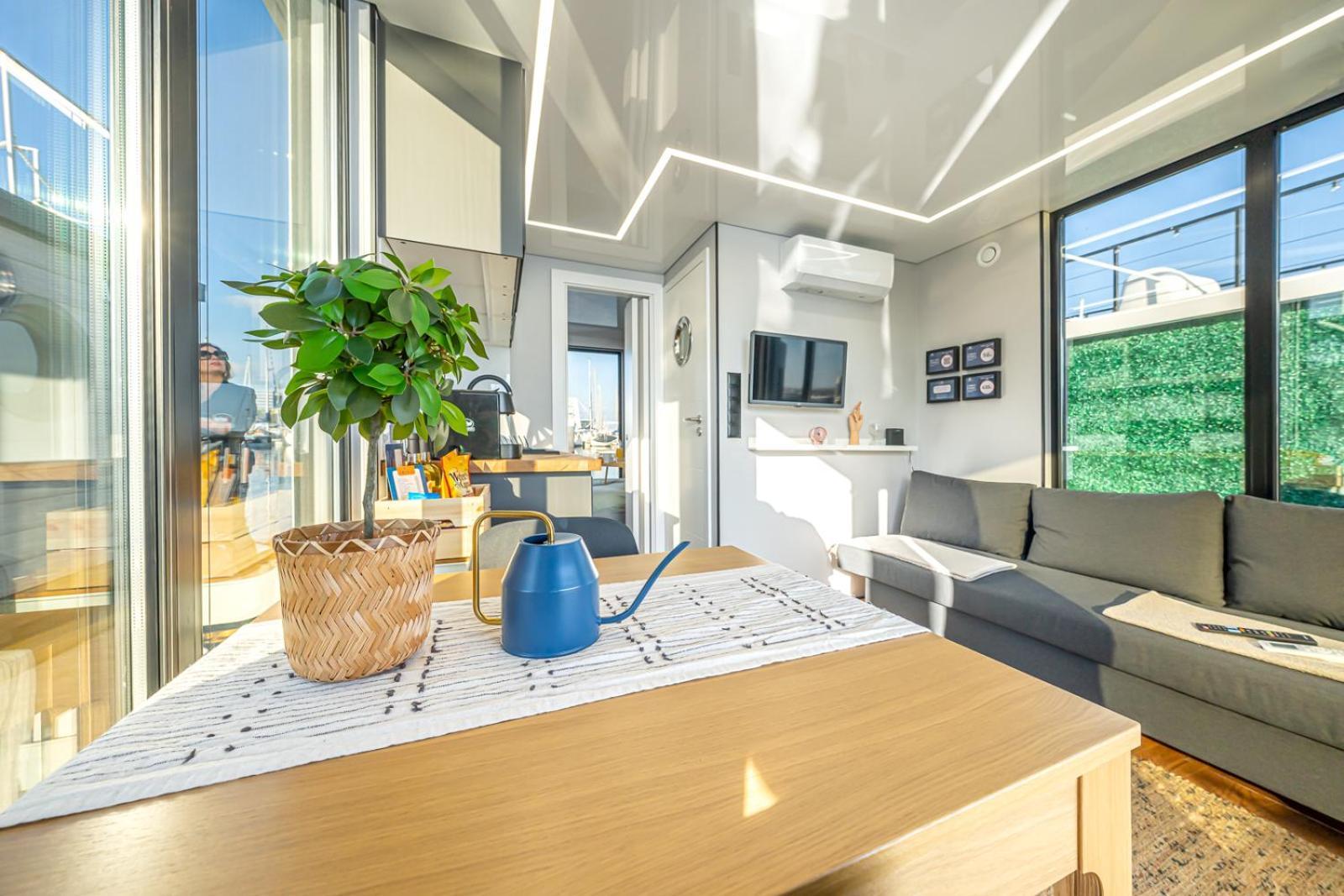 Botel The Homeboat Company 3*