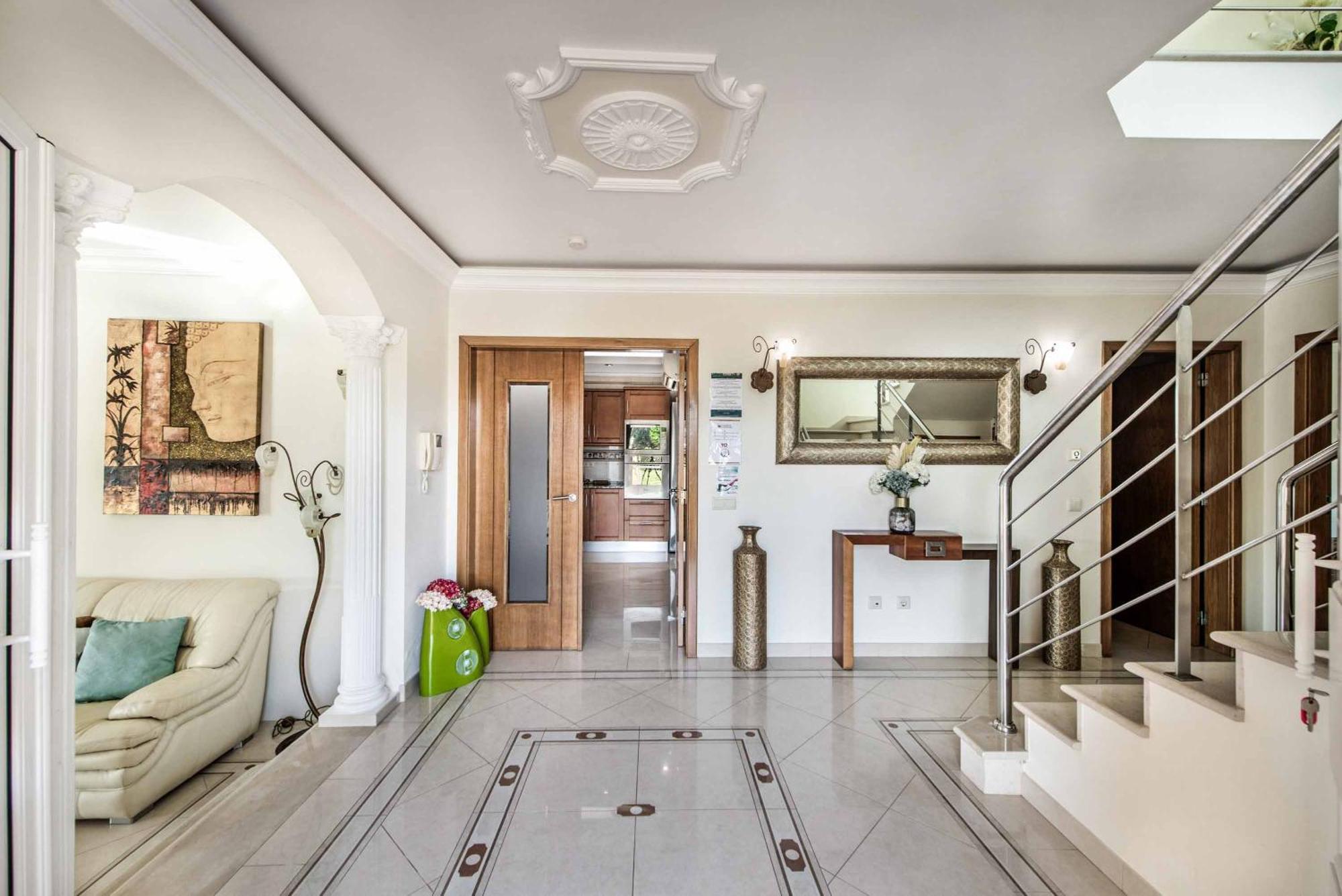 Caty Catarina Villa *