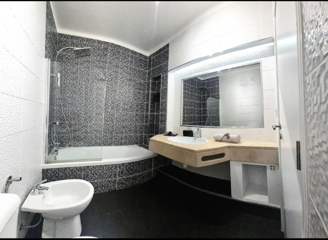 Spot Com Piscinas Exteriores E Interior! Albufeira
