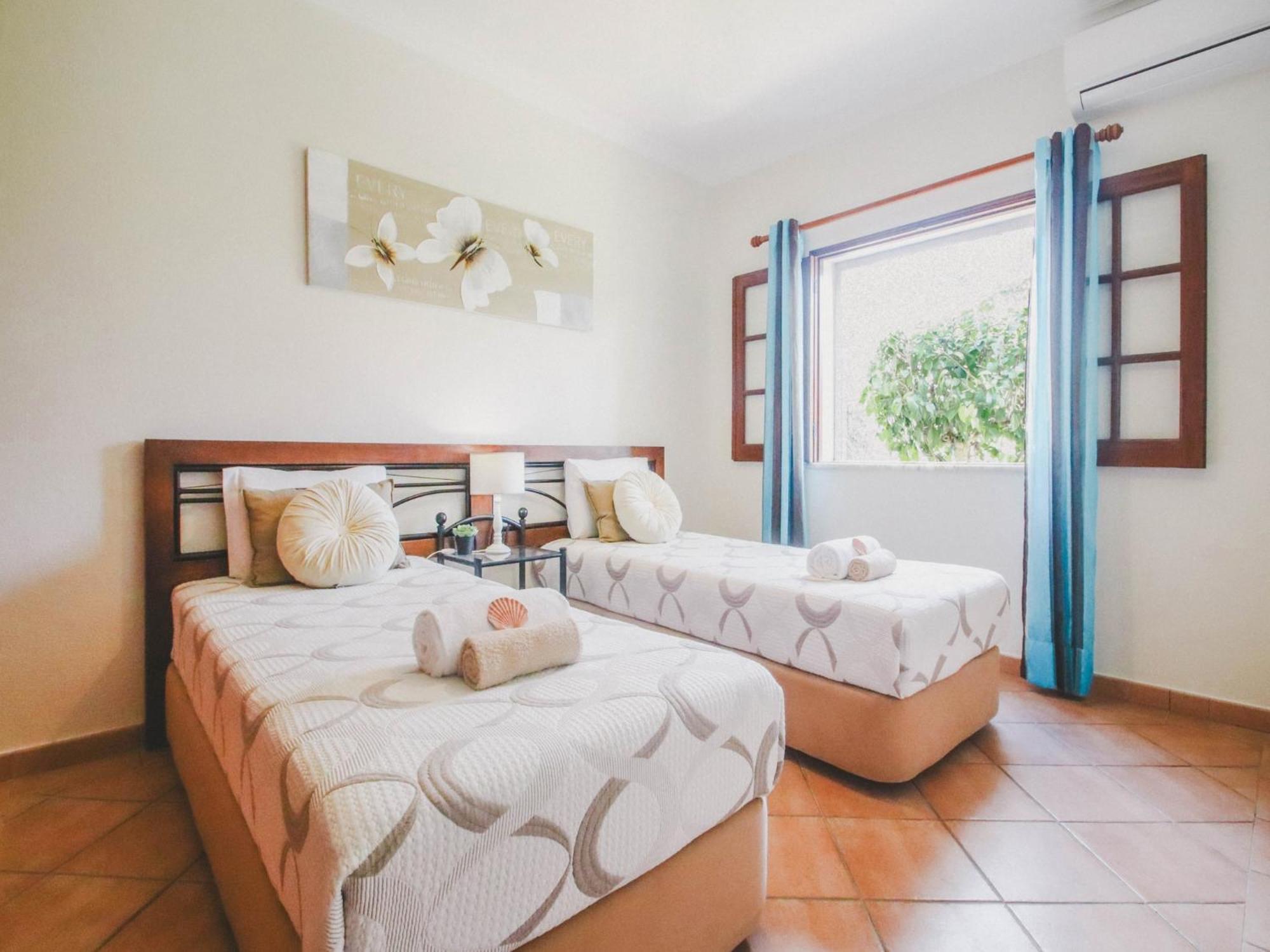 Charming With Pool * Albufeira