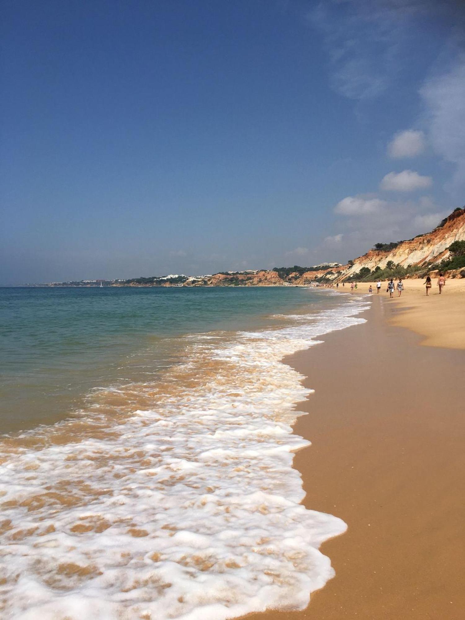 Holiday home In Olhos De Agua Mit Gemeinschaftspool Und Schoener Aussicht