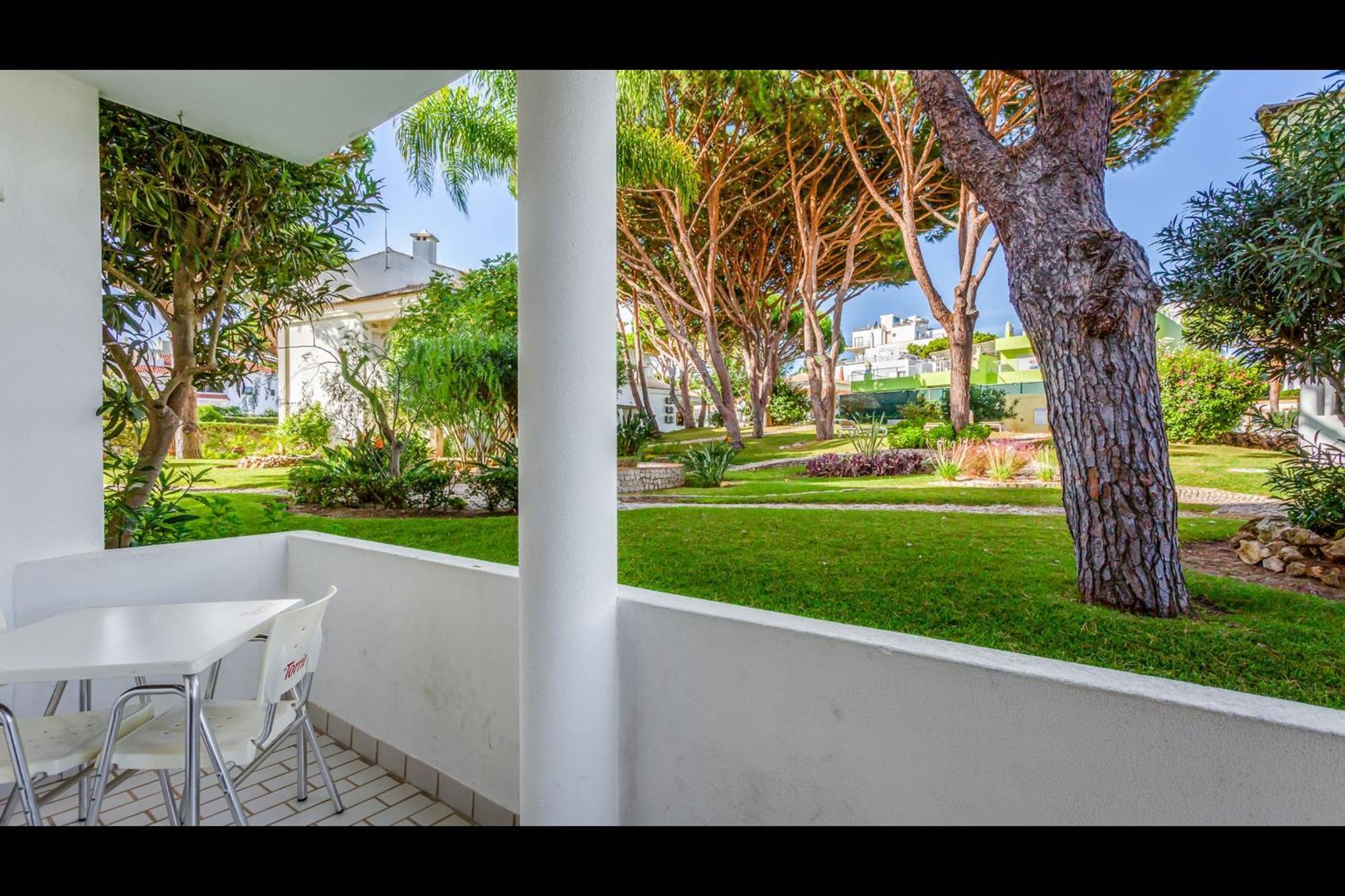 Falesia Modern Flat W/balcony & Pool By Lovelystay Apartment *