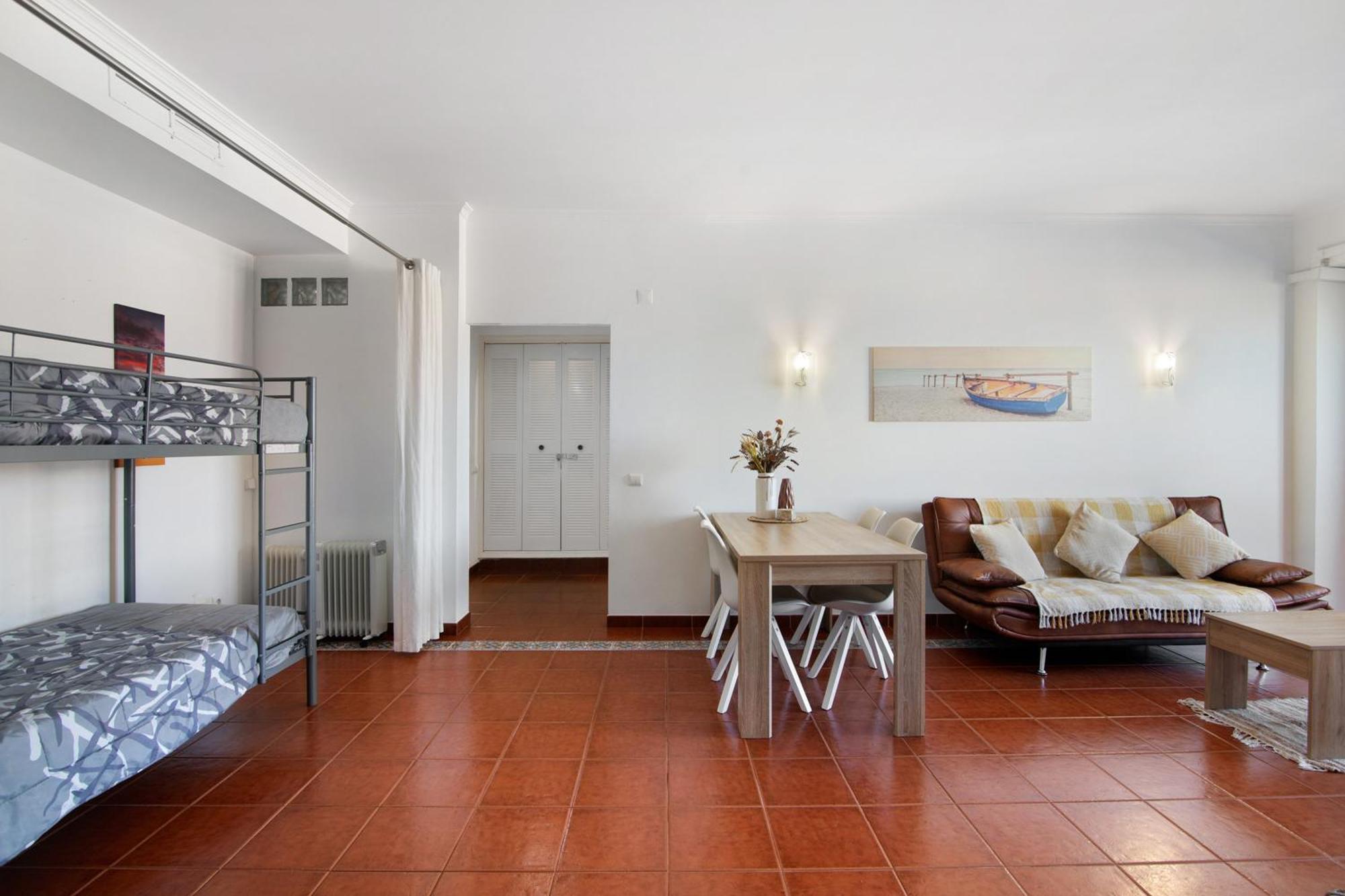 Oura Cozy Apartment