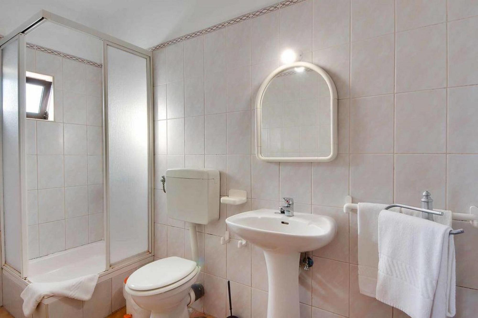 Holiday home Albuar *
