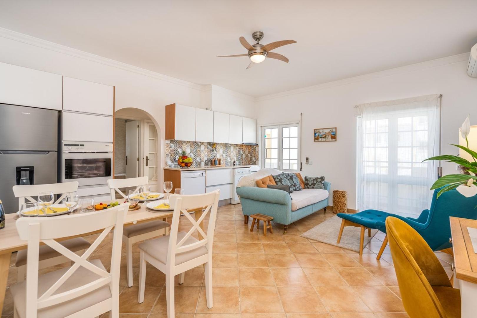 Hostwise - Sunny Flat W/ Balcony By The Algarve Sea