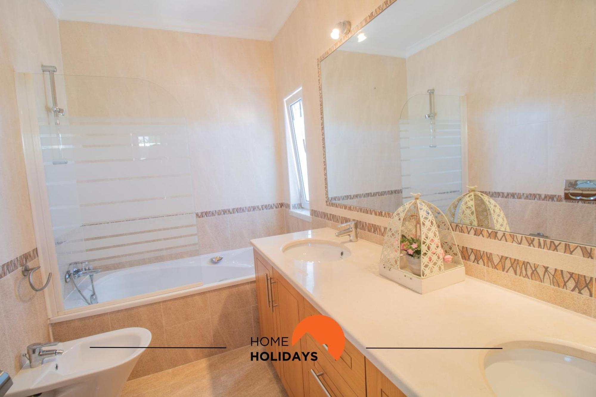 Holiday home #297 Moderna V3 Com Piscina By Holidays
