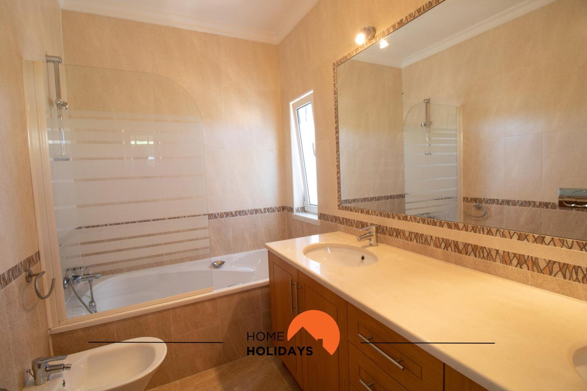 #297 Moderna V3 Com Piscina By Holidays Holiday home