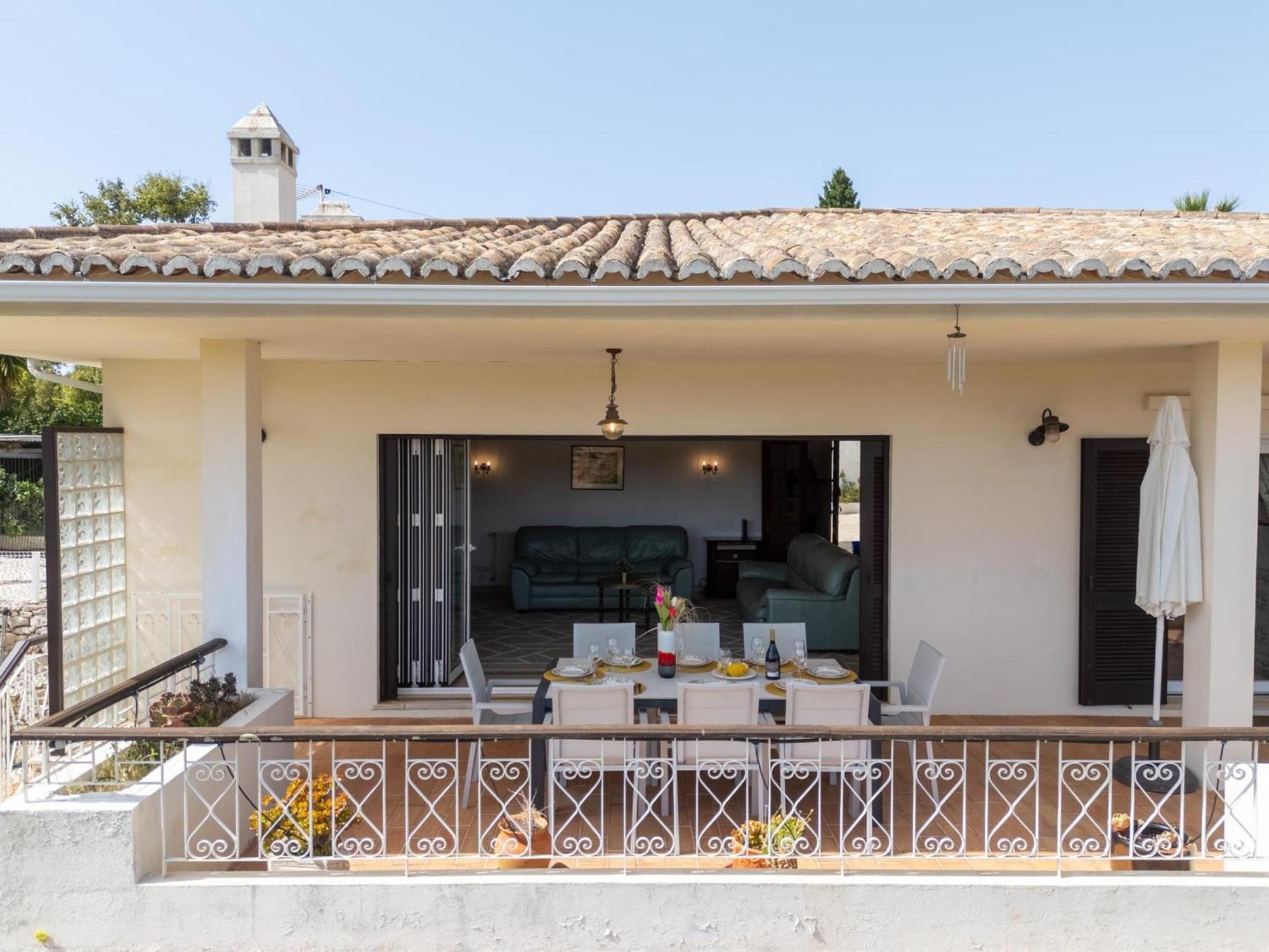 Villa Lumineuse Avec Grande Piscine Pres D'albufeira - Pt-1-42 *
