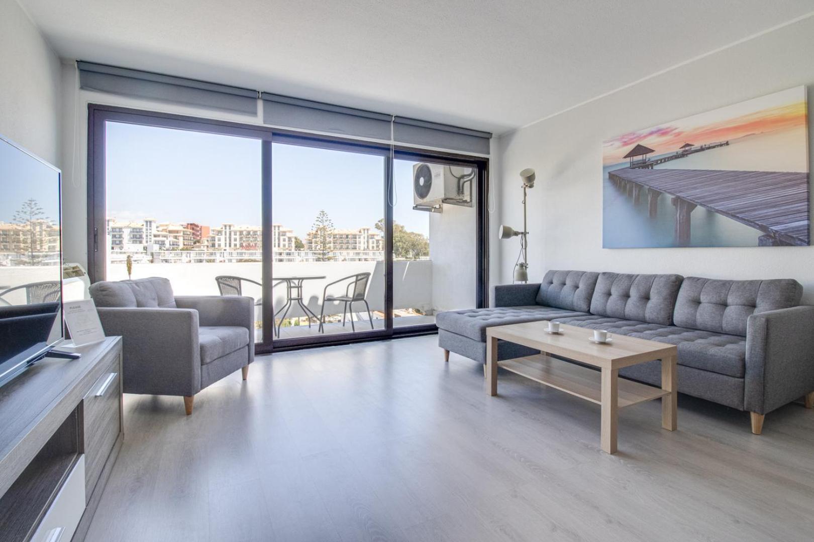 Lovely 3bd 150m Ocean View Ac Wi-fi Balcony Apartment *
