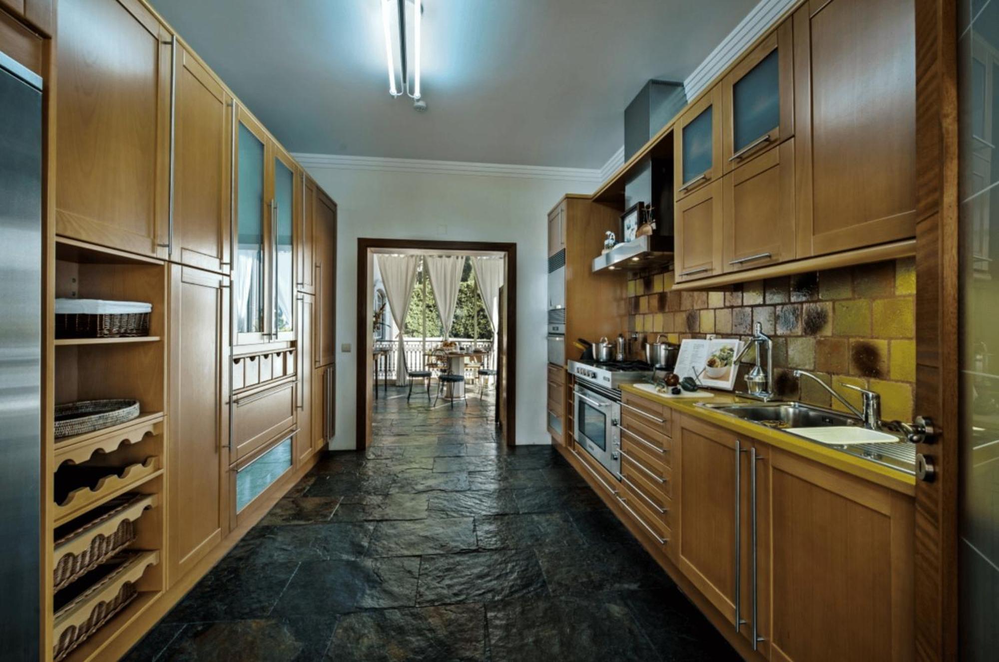 Amazing Portuguese Heroine 6 Bedrooms Stunning Position On The Cliffs Above A