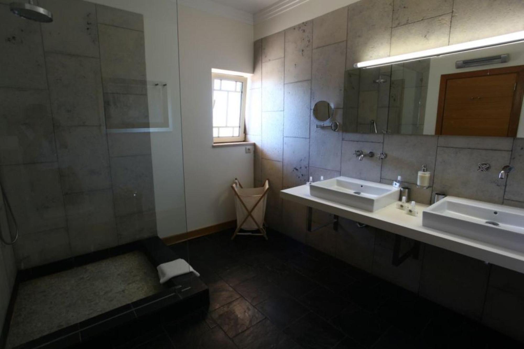Amazing Portuguese Heroine 6 Bedrooms Stunning Position On The Cliffs Above A Villa *