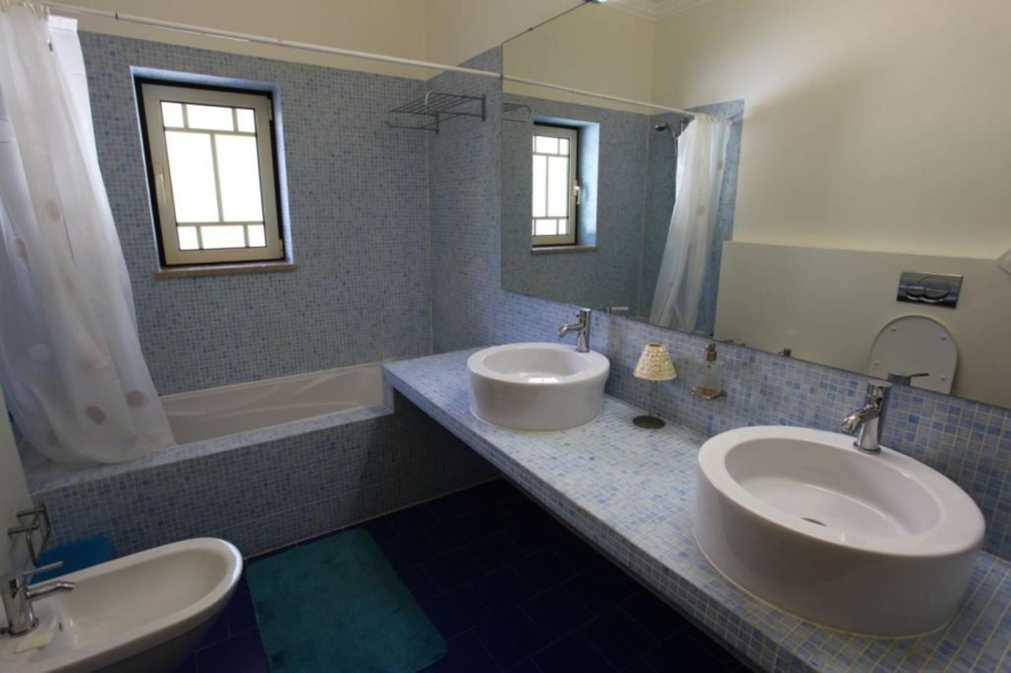 Amazing Portuguese Heroine 6 Bedrooms Stunning Position On The Cliffs Above A *